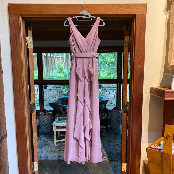 Vera Wang Gown - Picture 1 of 2